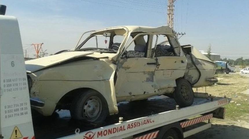 Amasya&rsquo;da Tır Otomobile &Ccedil;arptı: 2 &Ouml;l&uuml;, 2 Yaralı