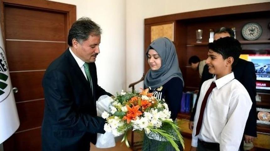 &Ouml;ğretmen Ve &Ouml;ğrencilerden, Başkan &Ccedil;akır&rsquo;a Ziyaret