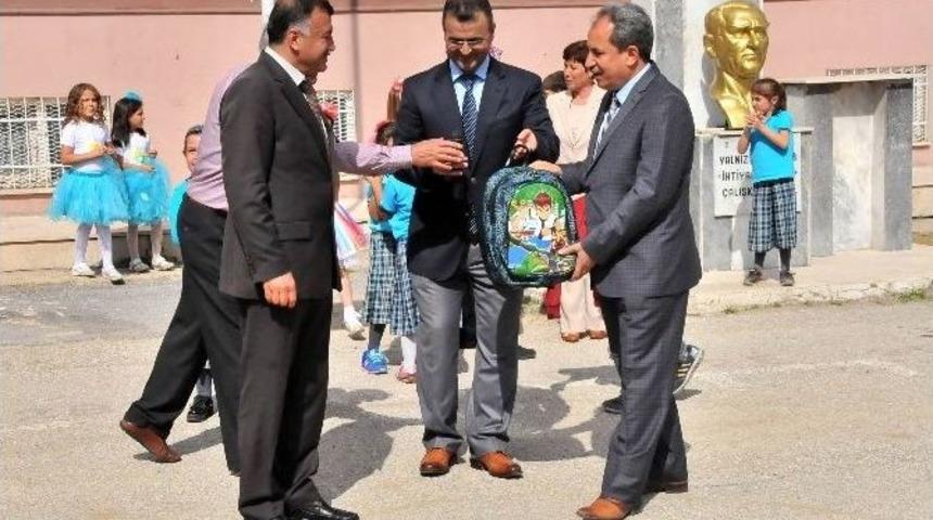 Akşehir Belediyesi&rsquo;nden &Ouml;ğrecilere &Ccedil;anta Ve Kırtasiye Seti