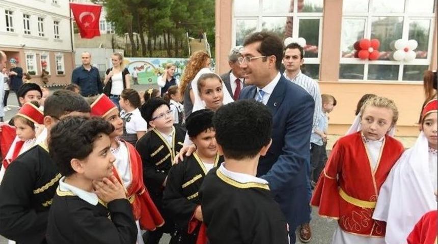 Başkan Hazinedar&rsquo;dan &Ouml;ğrencilere S&uuml;rpriz
