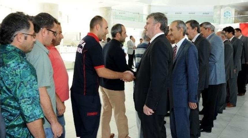 Başkan Aky&uuml;rek Belediye Personeliyle Bayramlaştı