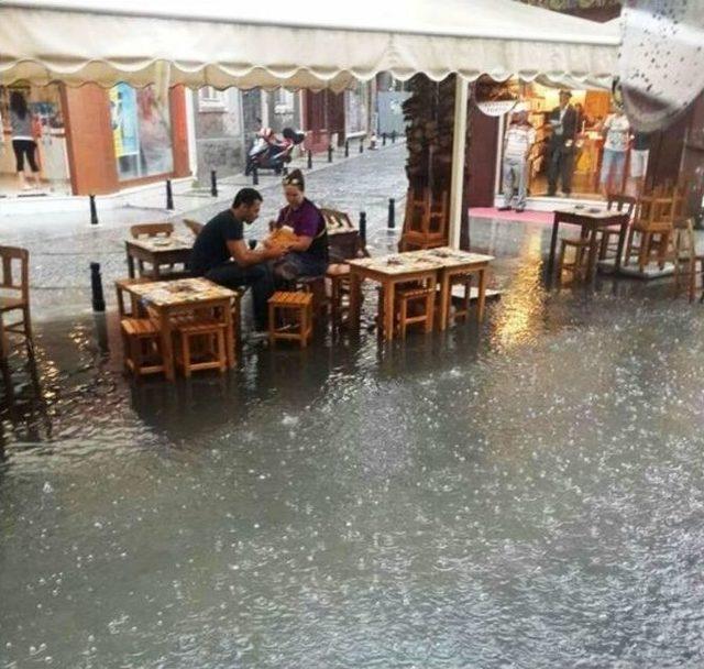 Çanakkale 45 Dakikada Yağmura Teslim Oldu