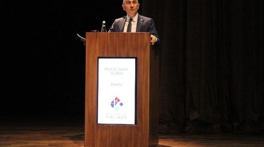 Hk&uuml; Yeni &Ouml;ğrencilerini &Uuml;niversite Hayatına Hazırlıyor