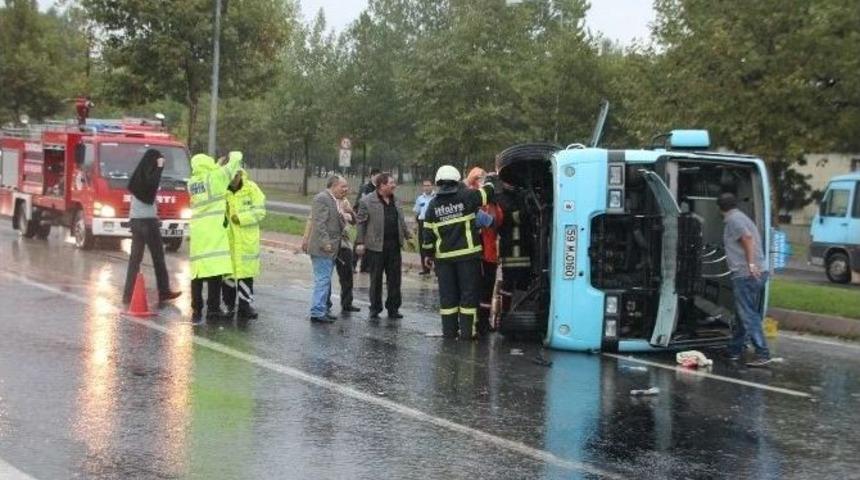Tekirdağ’da Yolcu Minibüsü Devrildi: 7 Yaralı