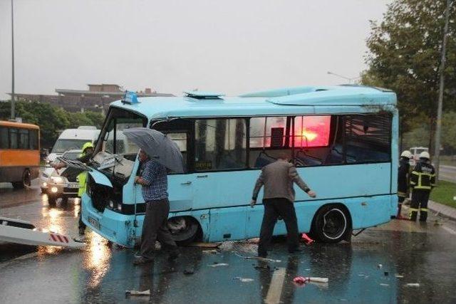 Tekirdağ’da Yolcu Minibüsü Devrildi: 7 Yaralı