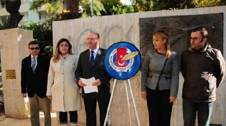 Adana'da 'yanlışlıkla' Yıkılan Basın &Ouml;zg&uuml;rl&uuml;ğ&uuml; Anıtı Yeniden Yapılacak