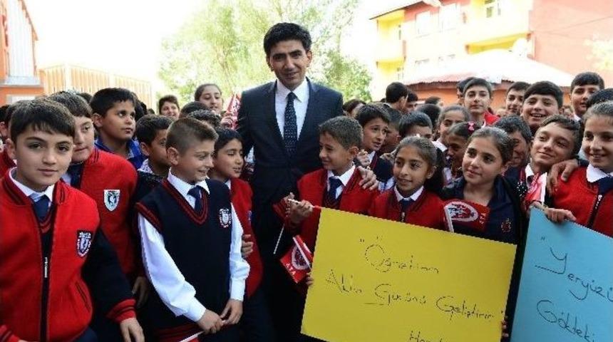 Ardahan&rsquo;da 2015-2016 Eğitim-&ouml;ğretim Yılı T&ouml;renle Başladı