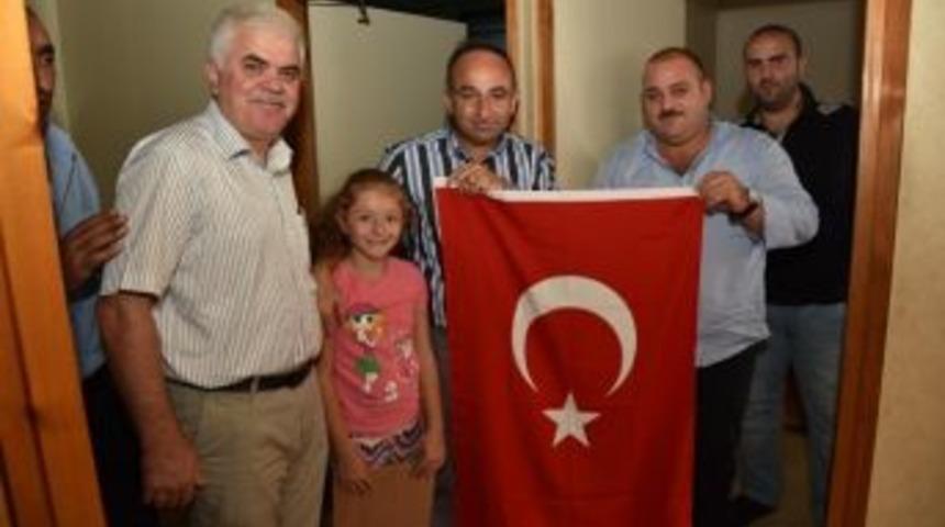 Başkan &Uuml;z&uuml;lmez&rsquo;den Bayraklı Bayramlaşma