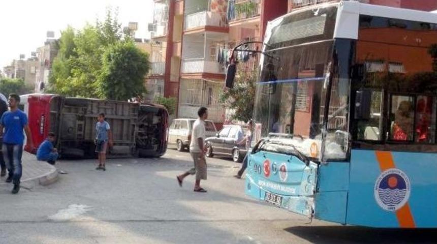 Mersin'de Halk Otob&uuml;s&uuml; Ile Minib&uuml;s &Ccedil;arpıştı: 10 Yaralı