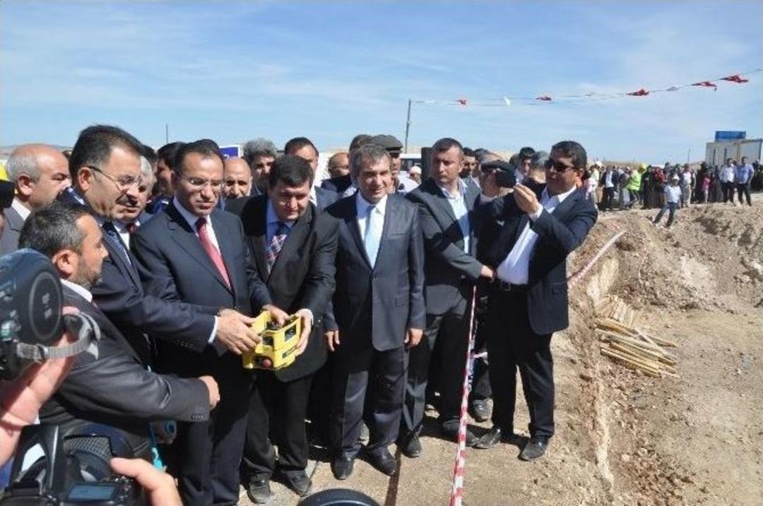 Eski Adalet Bakanı Bozdağ, Sorgun&rsquo;da Temel Atma T&ouml;renlerine Katıldı