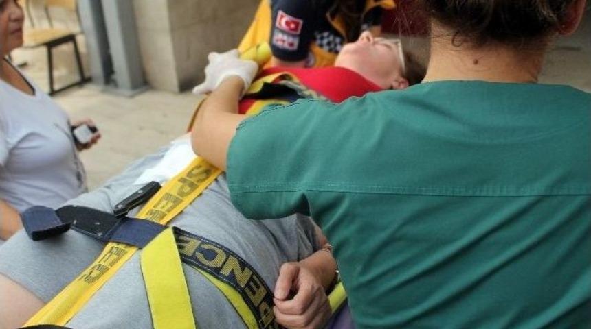 Bı&ccedil;aklanan Kadın, Karnında Bı&ccedil;akla Hastaneye Getirildi