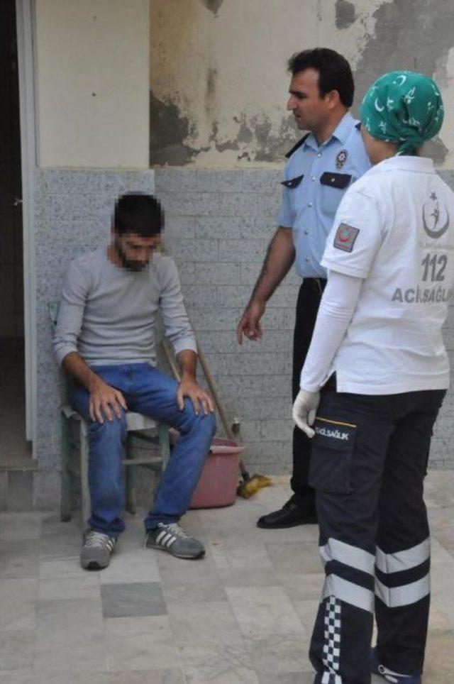 Cami Tuvaletinde Şırınga, Kaşık Ve Serum Lastiğiyle Baygın Bulundu