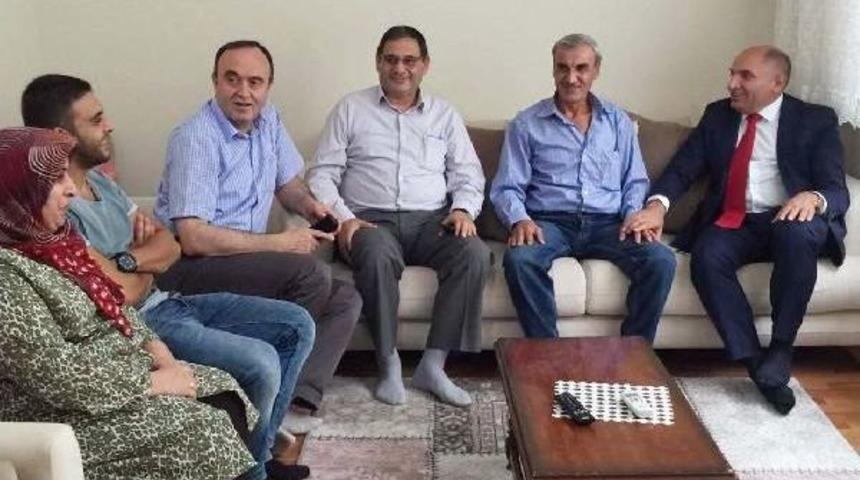 Chp'li Tarhan, Irak'ta Serbest Bırakılan Iş&ccedil;iyi Evinde Ziyaret Etti