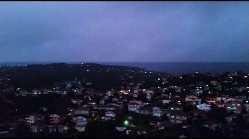 İstanbul&rsquo;da Beklenen Sağanak Yağış Başladı