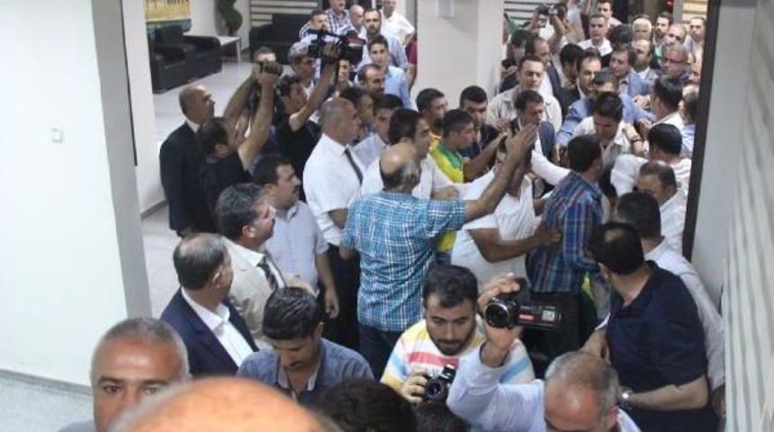 Şanlıurfa B&uuml;y&uuml;kşehir Belediye Başkanı Ak Partili &Ccedil;ift&ccedil;i'ye Silahlı Saldırı (3)