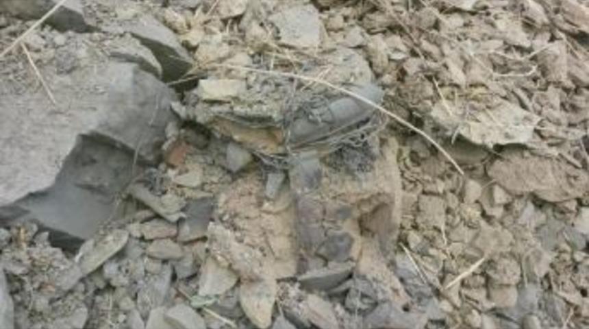 Hakkari'de Yola D&ouml;şenen Mayın D&uuml;zeneği Son Anda Fark Edilerek Imha Edildi