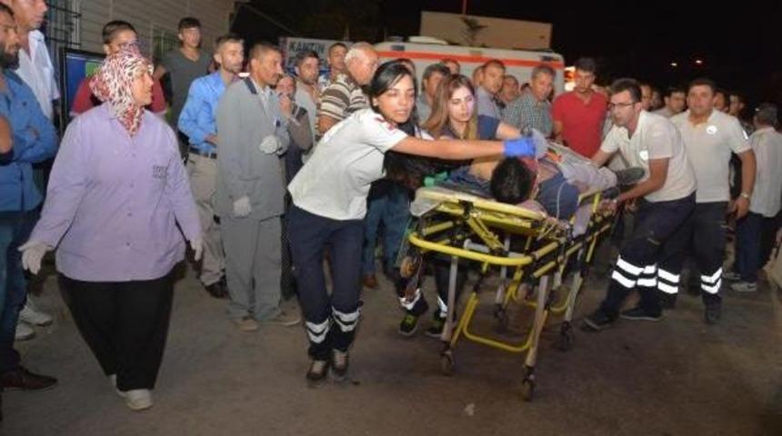 D&uuml;ğ&uuml;n Yolunda Feci Kaza: 3 &Ouml;l&uuml;, 4 Yaralı