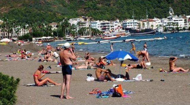 Marmaris Plajları Yabancı Turistlere Kaldı