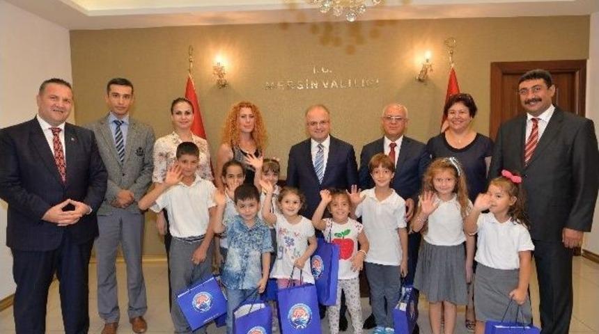 &Ouml;ğretmen Ve &Ouml;ğrencilerden Vali &Ccedil;akacak&rsquo;a Ziyaret