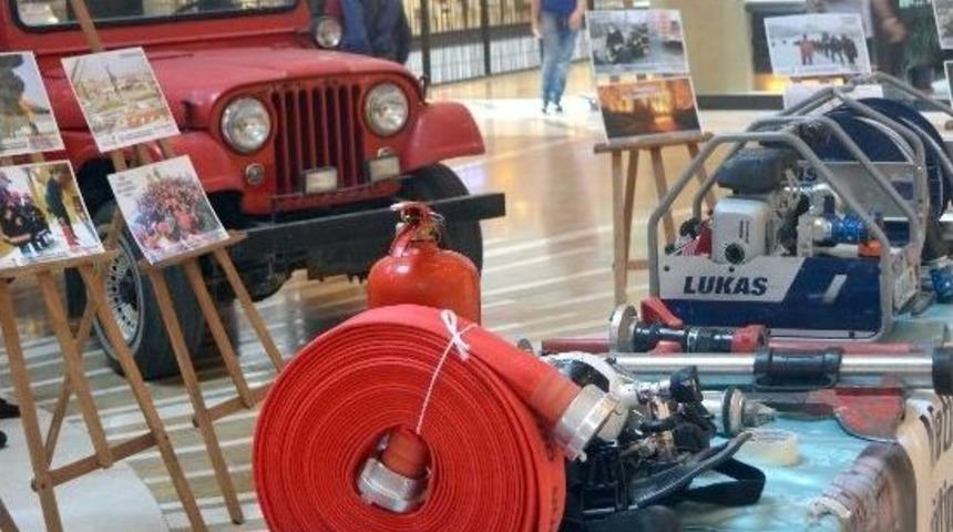 Kahramanmaraş Piazza&rsquo;da İtfaiyenin D&uuml;n&uuml; Ve Bug&uuml;n&uuml; Sergileniyor