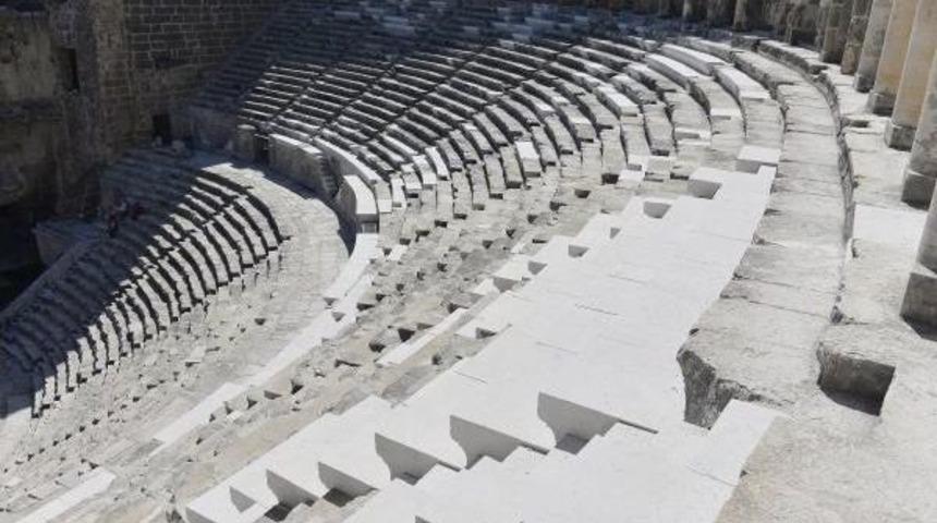 Ministry Defends Controversial Aspendos Restauration, Defends &ldquo;White Marble Will Turn Grey In Time&rdquo;