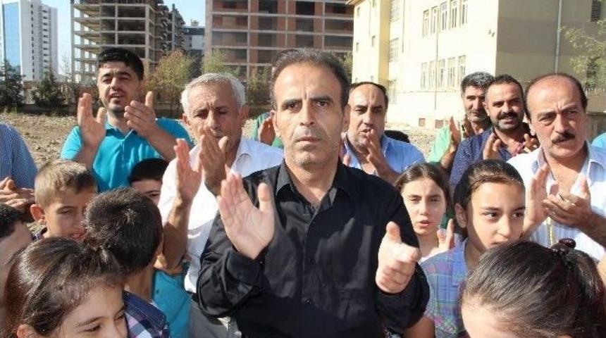 (&ouml;zel Haber) Veliler &Ccedil;ocuklarını &Ccedil;adırda Okutma Kararı Aldı