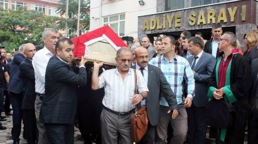 Gıda Zehirlenmesinden &Ouml;len Hakim İ&ccedil;in Gebze&rsquo;de T&ouml;ren D&uuml;zenlendi