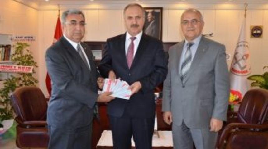 Sivas Ticaret Borsası&rsquo;ndan Kırtasiye Yardımı