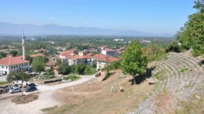 Konuralp’te Su İçin Sondaj Yapılıyor