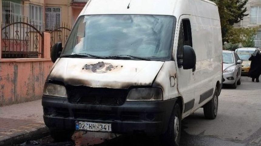 Park Halindeki Minib&uuml;s Yandı