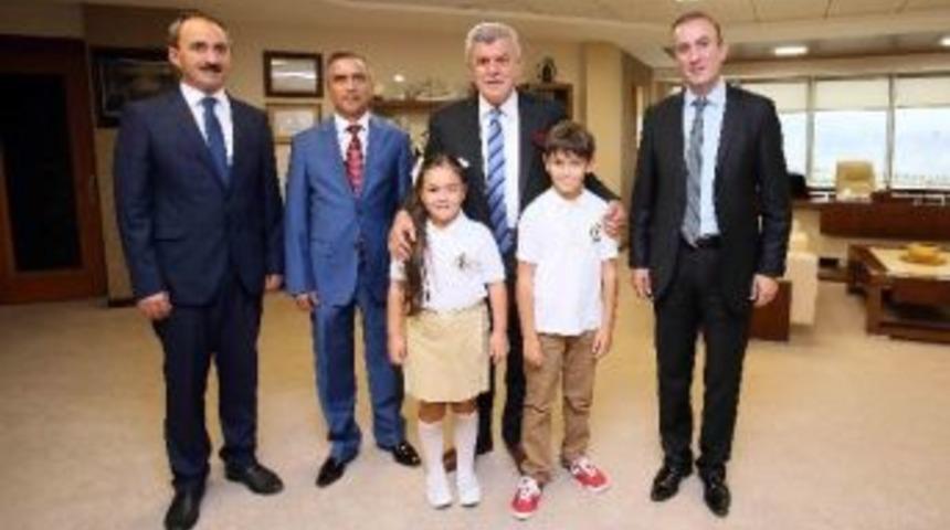 Başkan Karaosmanoğlu&rsquo;na Minik Ziyaret&ccedil;iler