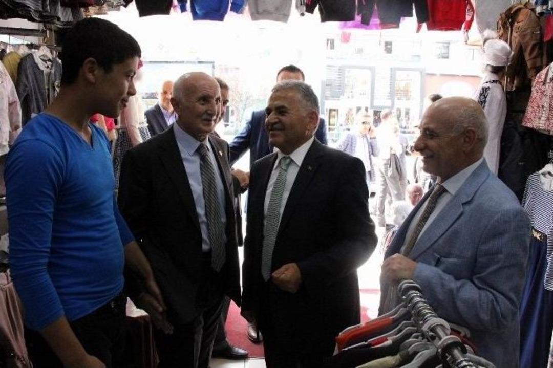 Ak Partili Vekil Adayları Esnafları Ziyaret Etti