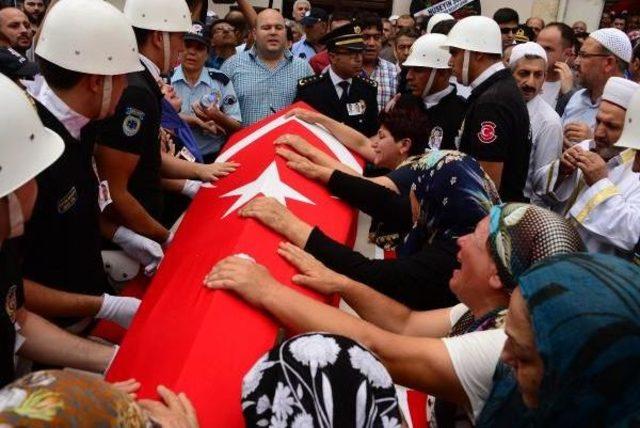 Adana 2 Polis Şehidini Uğurlarken Yakınları Tepkilerini Haykırdı (3)