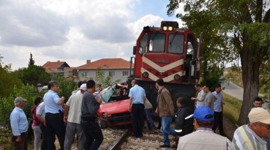 Eşme&rsquo;de Hemzemin Ge&ccedil;it Kazası: 1 Yaralı