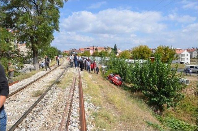 Eşme’de Hemzemin Geçit Kazası: 1 Yaralı