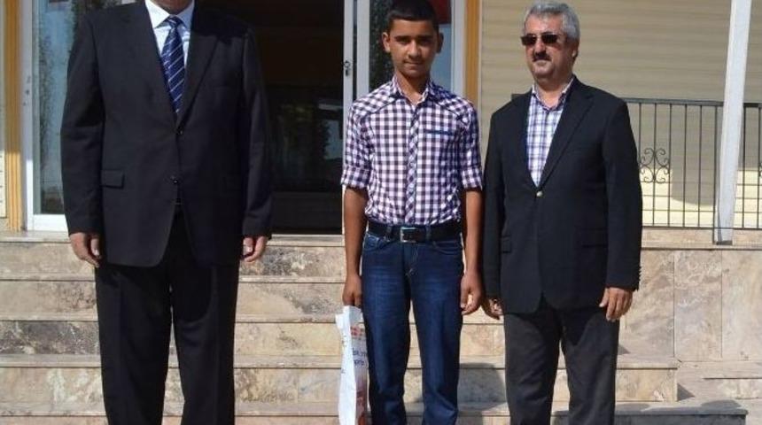 Korkuteli&rsquo;de Hayırsever Dal&rsquo;dan, Başarılı 4 &Ouml;ğrenciye Bilgisayar