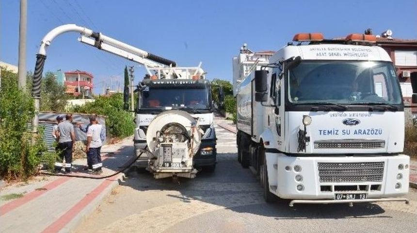 Antalya B&uuml;y&uuml;kşehir Belediyesi&rsquo;nden, Manavgat&rsquo;ta Drenaj Kanal Temizliği