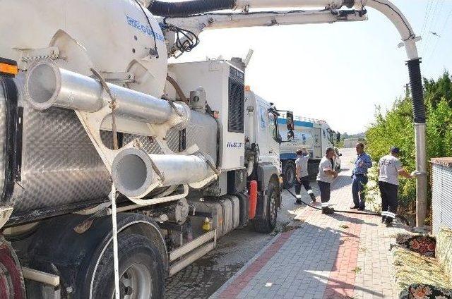 Antalya Büyükşehir Belediyesi’nden, Manavgat’ta Drenaj Kanal Temizliği