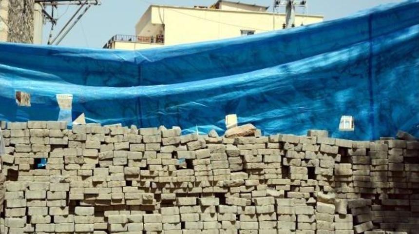 Silvan'da Yol Kapatan Pkk'lılar Polisle Ateş A&ccedil;tı