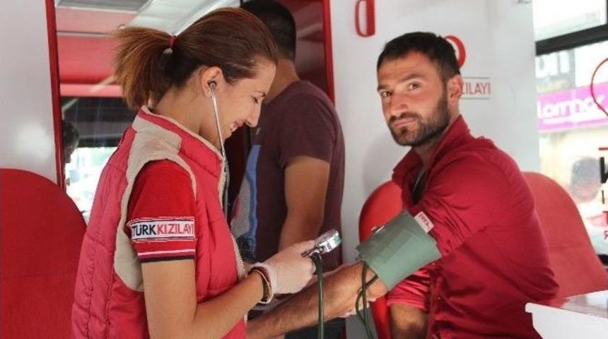 Kan Bağışı Otob&uuml;s&uuml; Sayesinde Bin &Uuml;nite Kan Toplandı