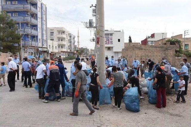 Nusaybin’de Barikat Kurulan Mahalleler İçin Temizlik Kampanyası Başlatıldı