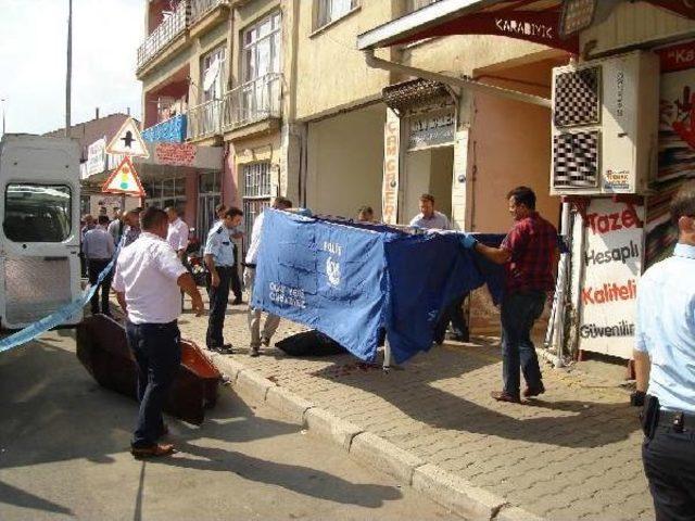 6'ncı Kattan Ölüme Atladı