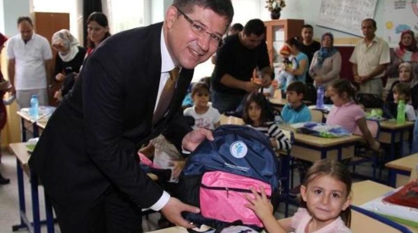 Chp'den Okul &Ccedil;antasında Isime Tepki