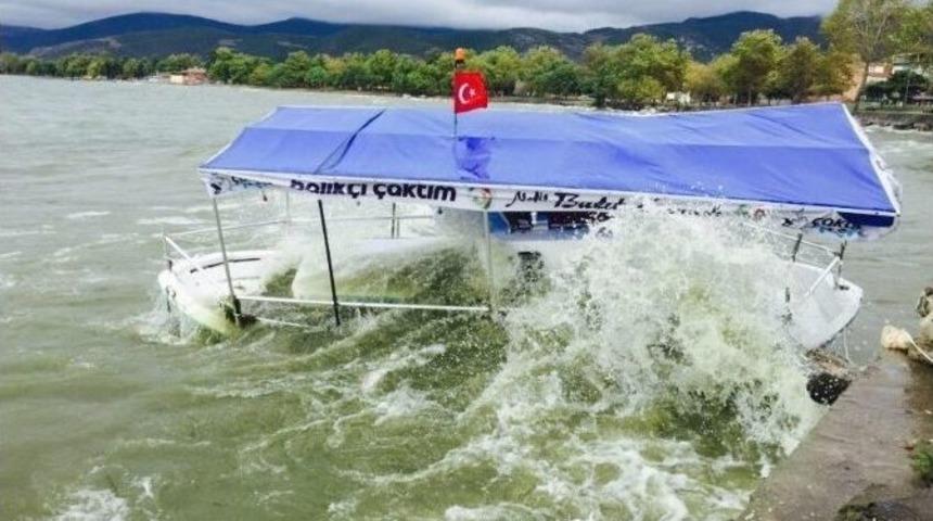 İznik&rsquo;te R&uuml;zgar Tekneleri De Etkiledi