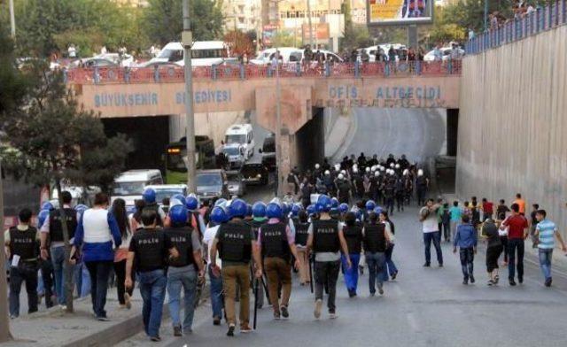 Diyarbakır'da Hdp'den Operasyonlara Tepki Yürüyüşü