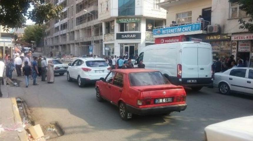 Silvan&rsquo;da Hendek Kazan Ter&ouml;ristlere M&uuml;dahale Etmeye Giden Polise Ateş A&ccedil;ıldı