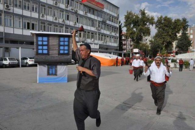 İtfaiye Erlerinin Tatbikatı Belediye Başkanını Kızdırdı