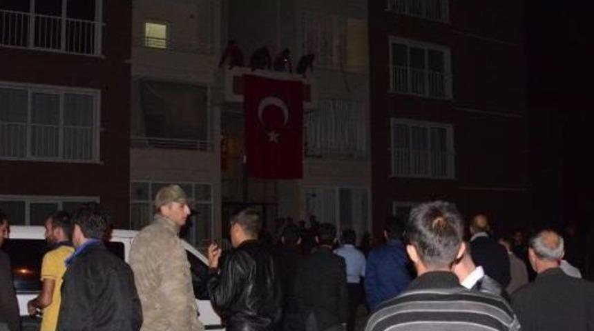 Erzurum'daki Şehit Ailesine Acı Haber Verildi