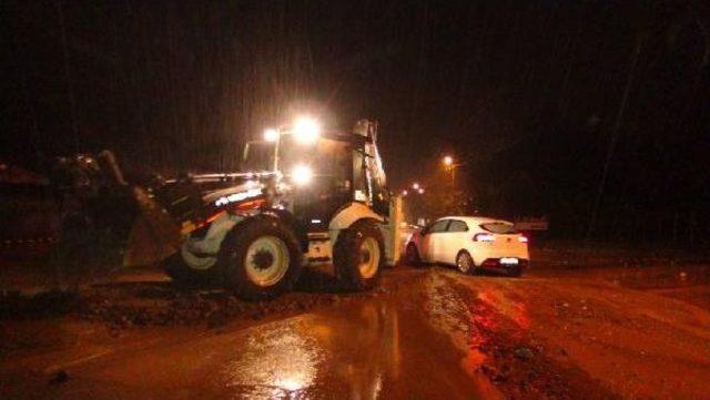 Şiddetli Yağmur Kocaeli Ve Sakarya'da Etkili Oldu