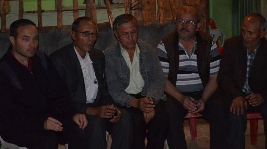 Şehit Polisin Baba Evine Türk Bayrağı Asıldı